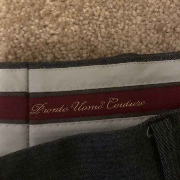 Italian made mens suit only worn once. - Picture 8 of 9